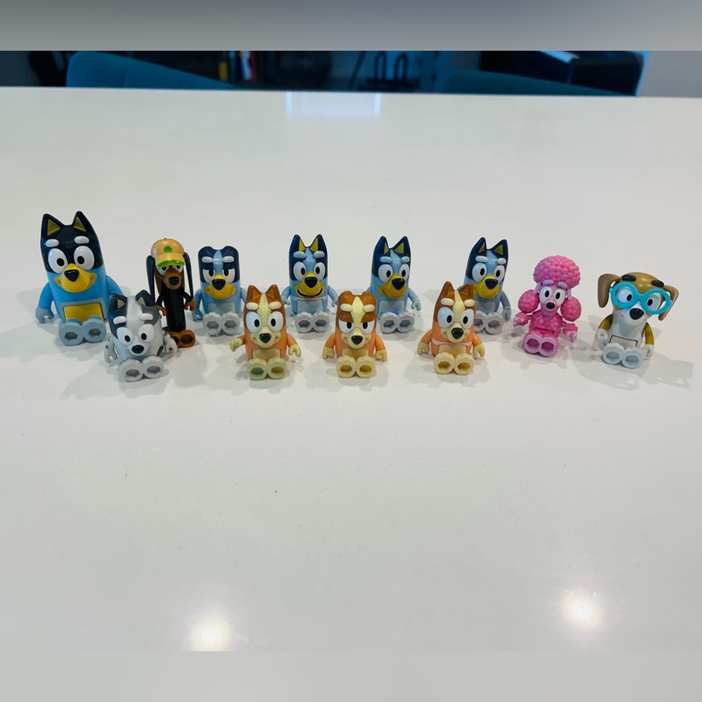 ❗️SOLD❗️Bluey Figures Lot